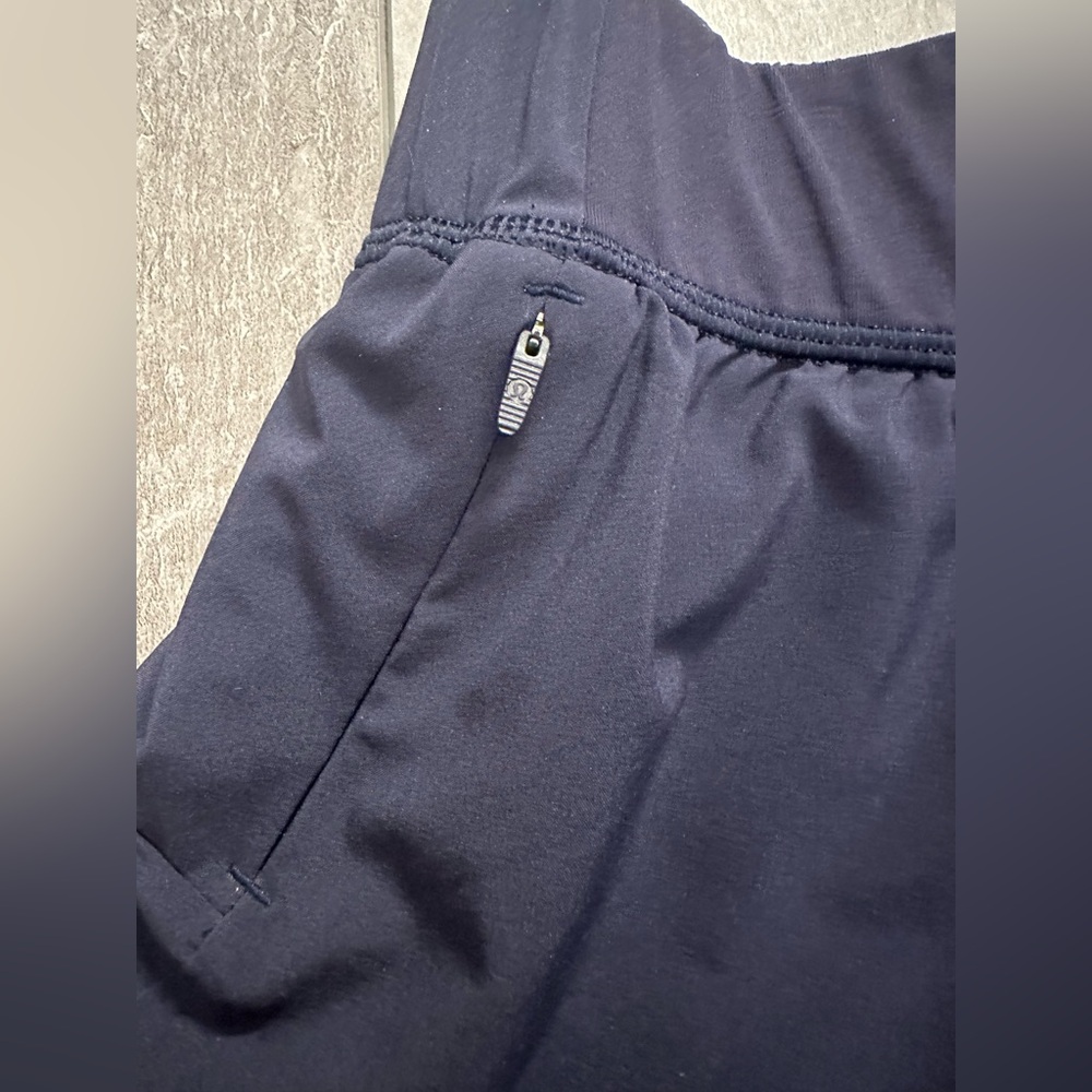 Lululemon Two With One Short Reversible 3"
Midnight Navy / Blueberry Jam Size 6 - Picture 6 of 11